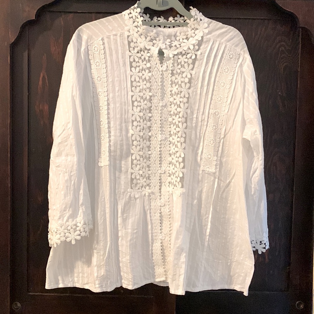 Aleumdr White Lace Blouse